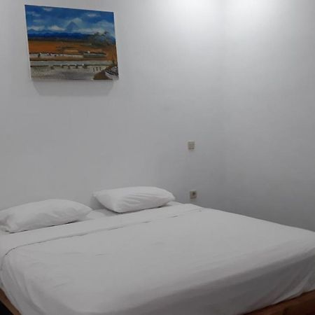 Mandalika Homestay Kuta  Esterno foto