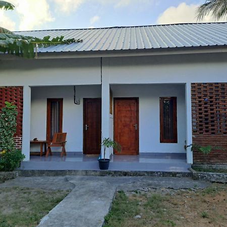 Mandalika Homestay Kuta  Esterno foto