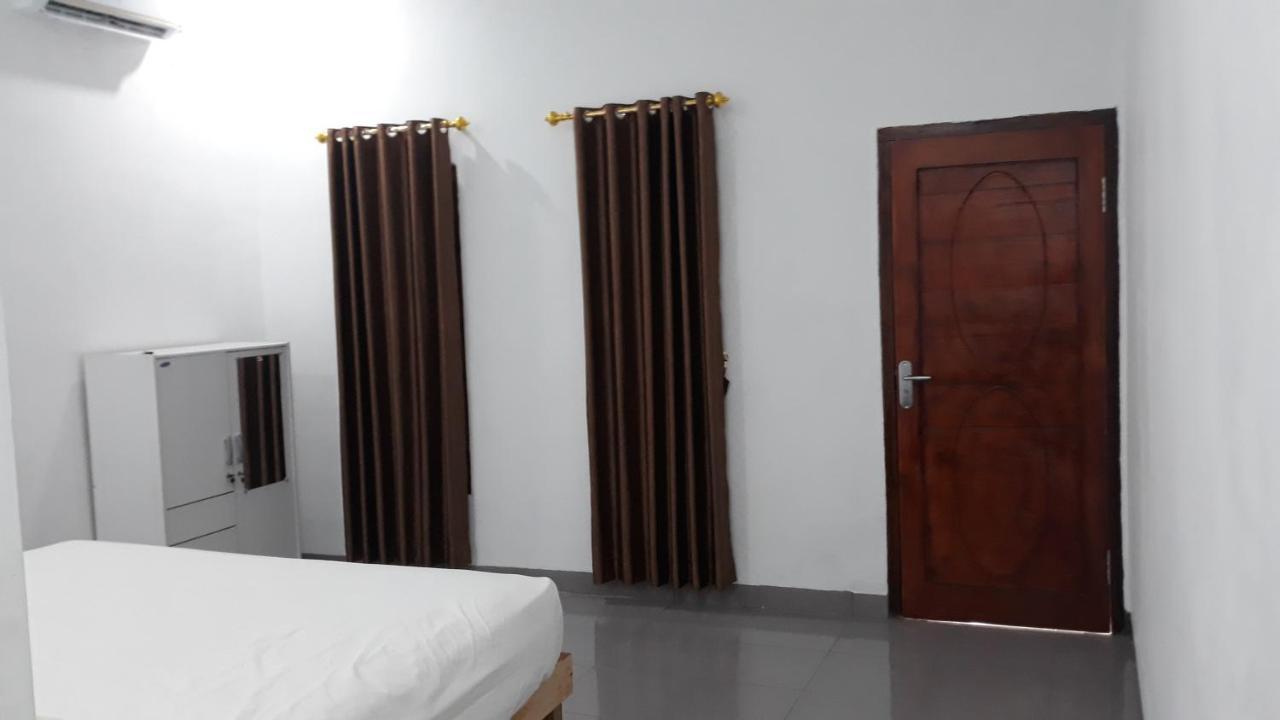 Mandalika Homestay Kuta  Esterno foto