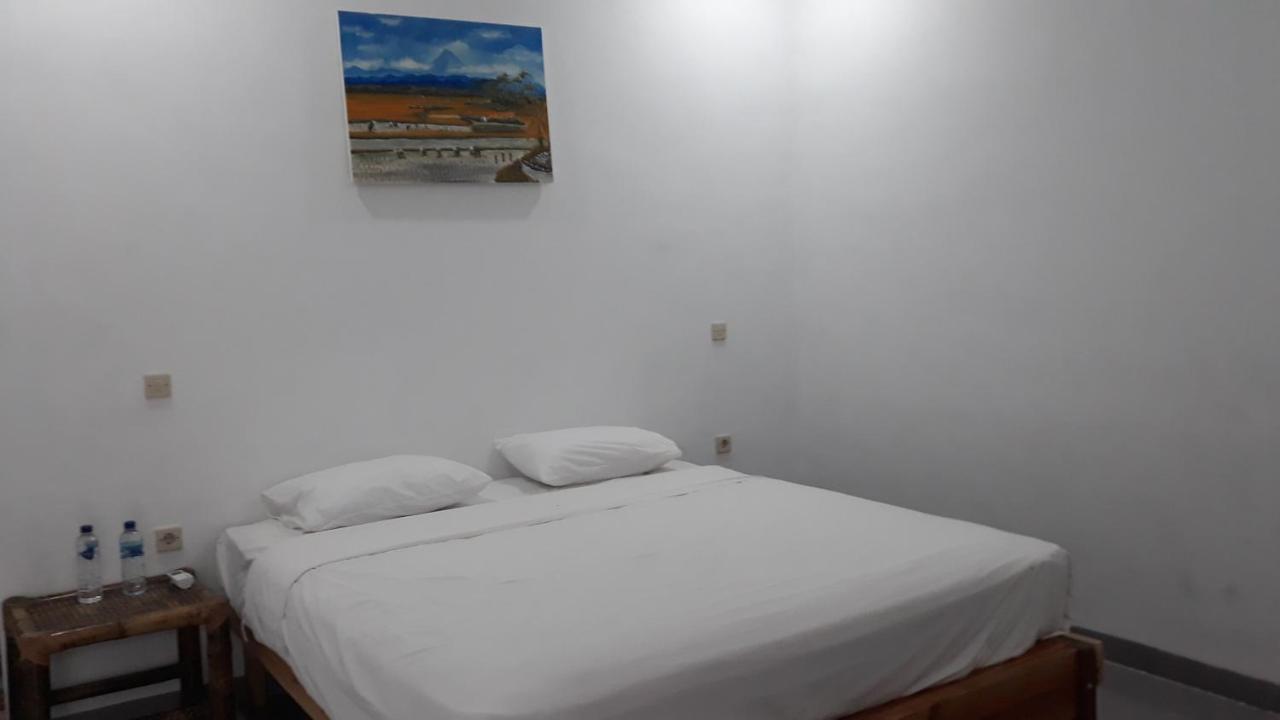 Mandalika Homestay Kuta  Esterno foto