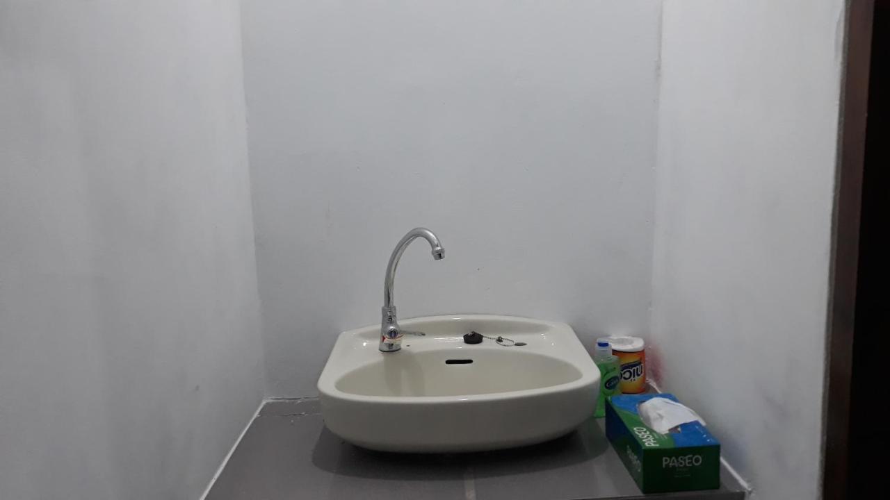 Mandalika Homestay Kuta  Esterno foto
