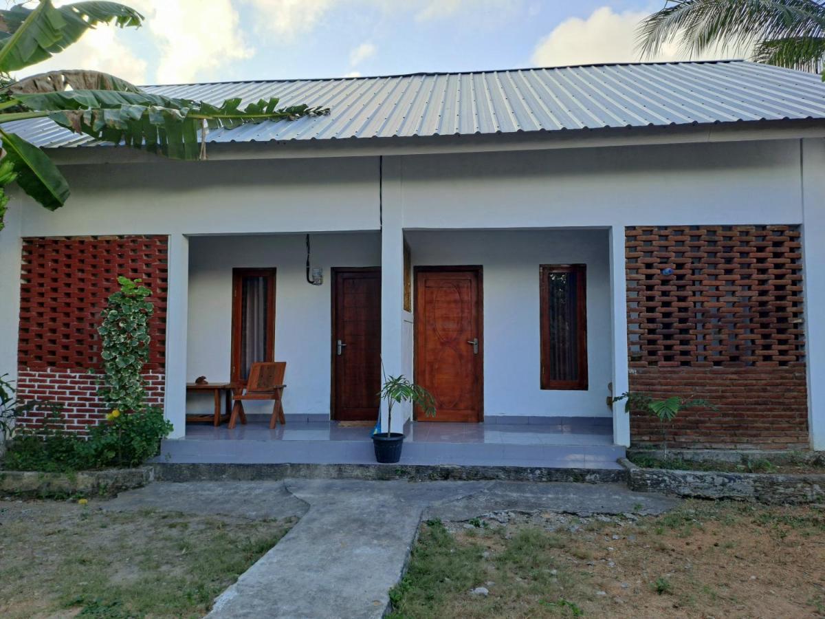 Mandalika Homestay Kuta  Esterno foto